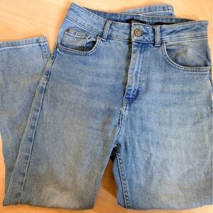 BDG Light Blue high rise, ankle jeans